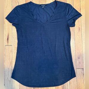Laila Jayde Women’s V-Neck T-Shirt – Brushed Suede – Size Medium